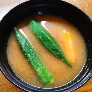 薩摩芋と人参とオクラの味噌汁
